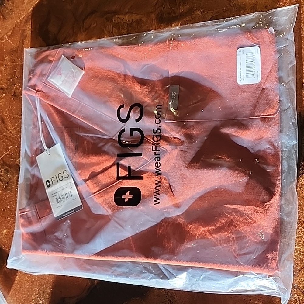 Figs scrub top- Catarina size S auburn color